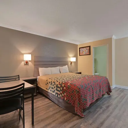 Econo Lodge Woodland Near I-5